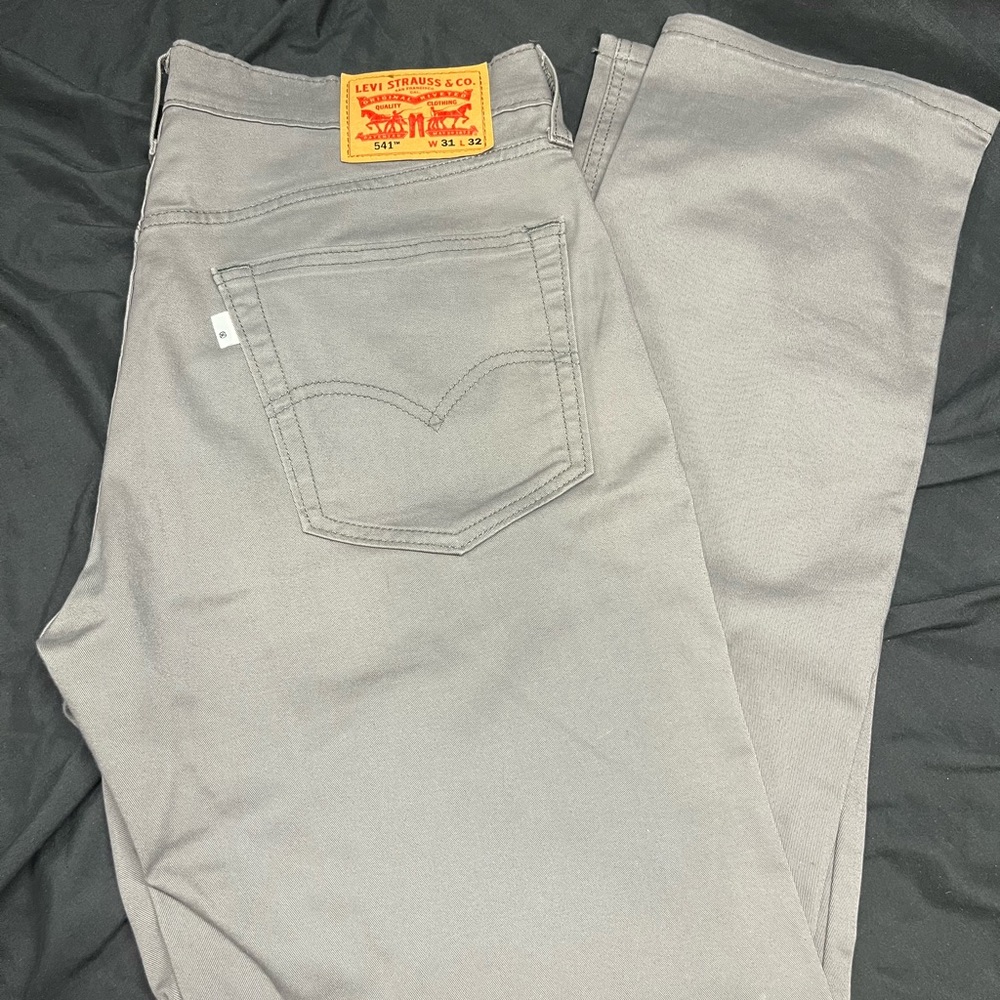 Two pairs men’s Levi’s 31x32